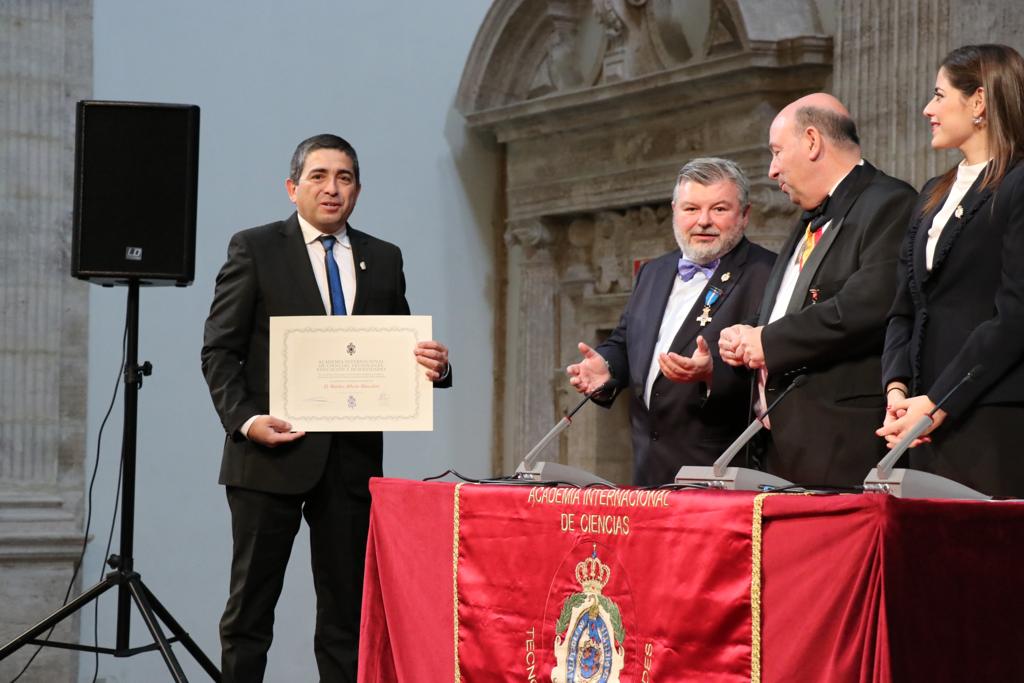 MARCOLINI RECIBIÓ UNA IMPORTANTE DISTINCIÓN EN ESPAÑA Radio FM Viñas 96.3